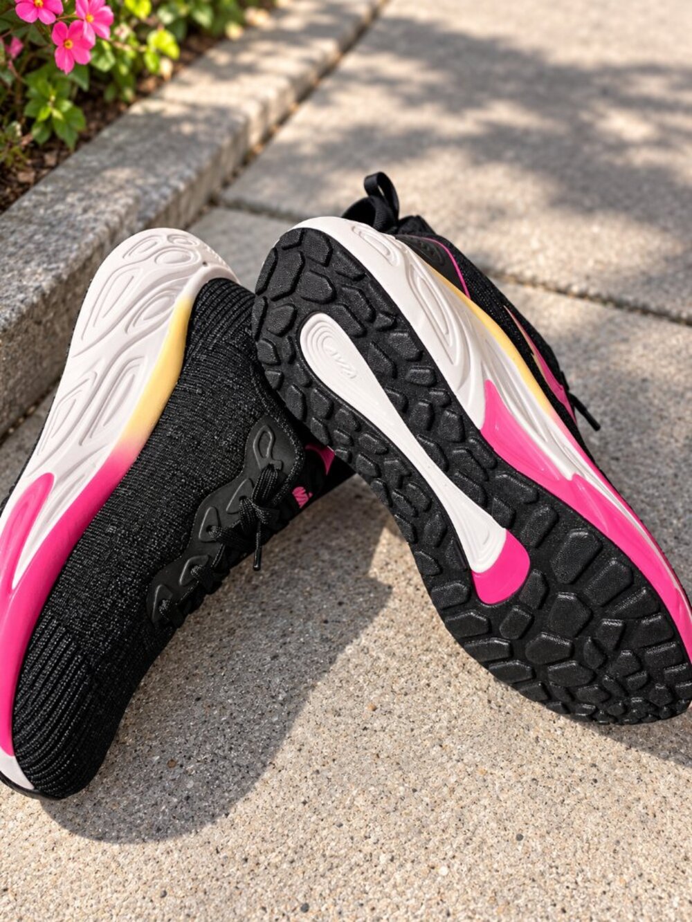 Avia Women's Gel Comfortable Memory Foam Sneaker NWT Black Pink Size 9